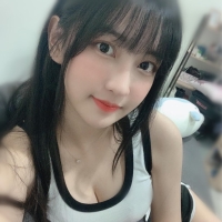 大D奶 擁有一雙筆直的大長腿，可愛有女友FU  很溫柔