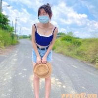 蜜兒：19歲學生妹初次下海，性慾強，床上淫蕩